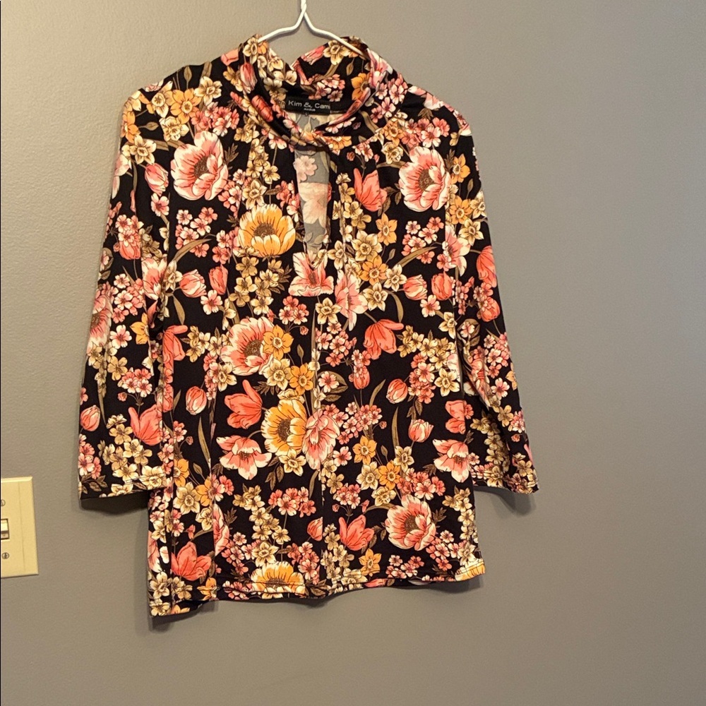 Kim & Cami Floral Short Sleeve Tee - Black and Pink
